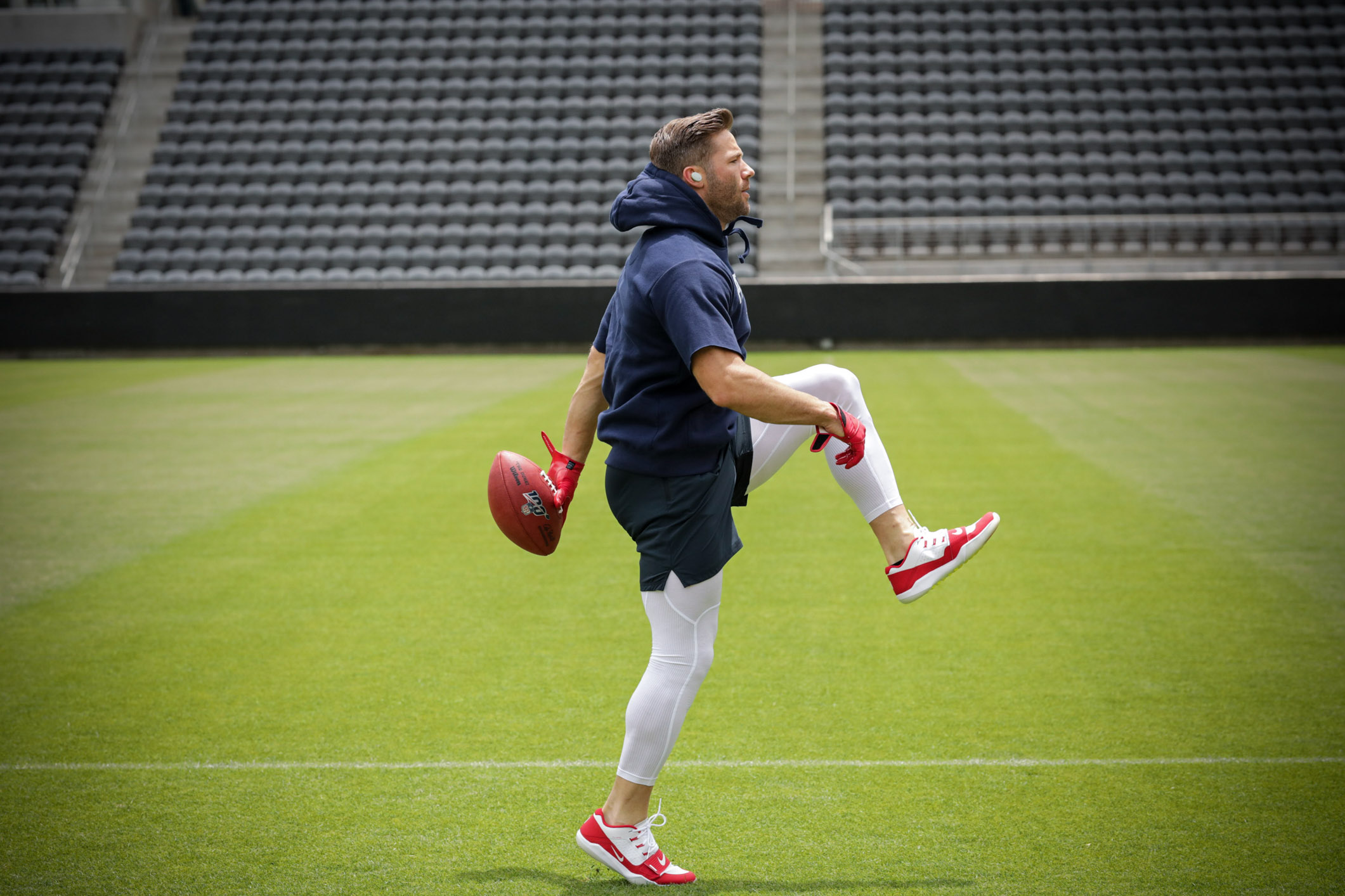 BoseNFL19_LA_JulianEdelman_FieldWarmup_Revel_60945